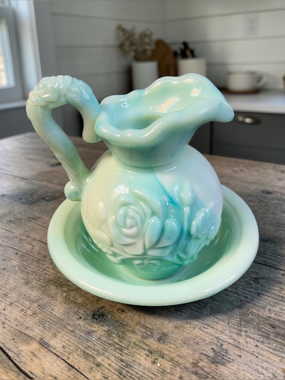 VINTAGE AVON GREEN SWIRL GLASS ROSE PITCHER & BASIN SET